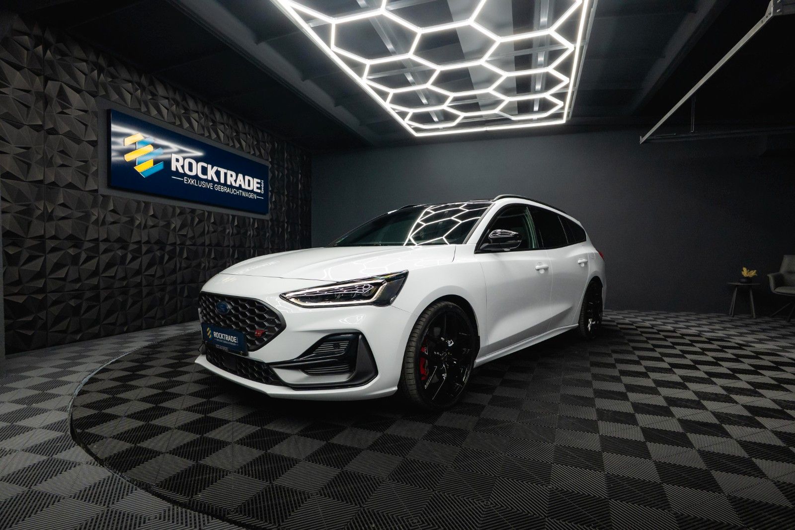 Fahrzeugabbildung Ford Focus Turnier ST X Performance *Head Up*LED*DAB*