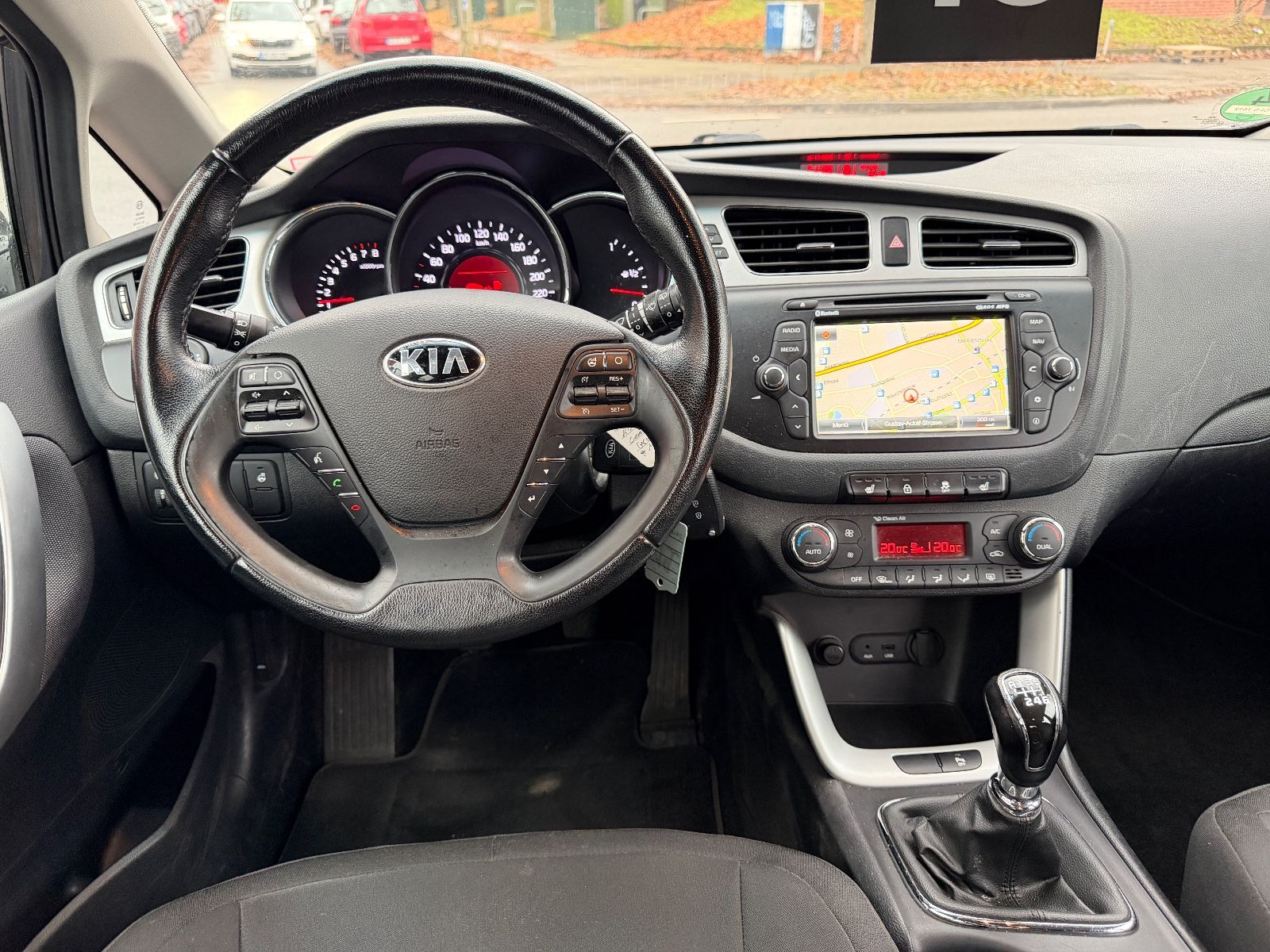 Fahrzeugabbildung Kia cee'd NAVI*KLIMA*PDC*SHZ*BT*1.HAND