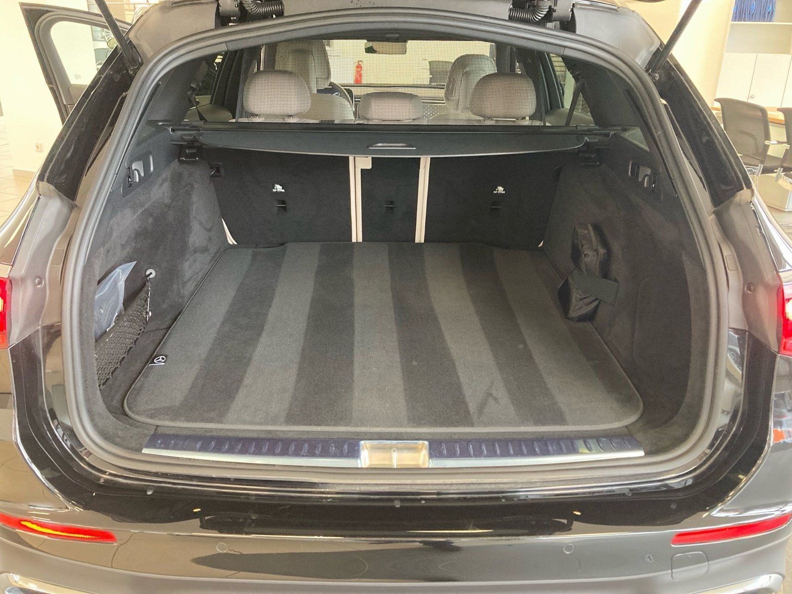 Fahrzeugabbildung Mercedes-Benz E 450 T 4M AMG*AHK*Burme*20"*Night*Digital*Distr