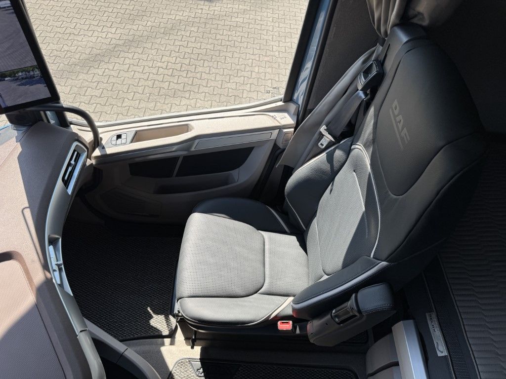 Fahrzeugabbildung DAF FT XG  530 BLAU METALLIC Limited Edition