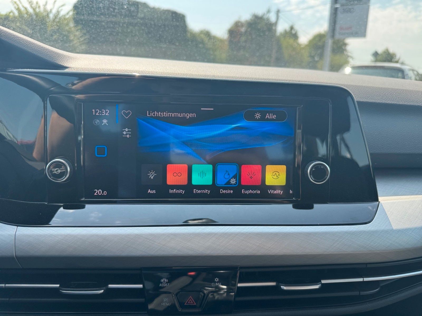 Fahrzeugabbildung Volkswagen Golf VIII Variant Life 1.0 TSI