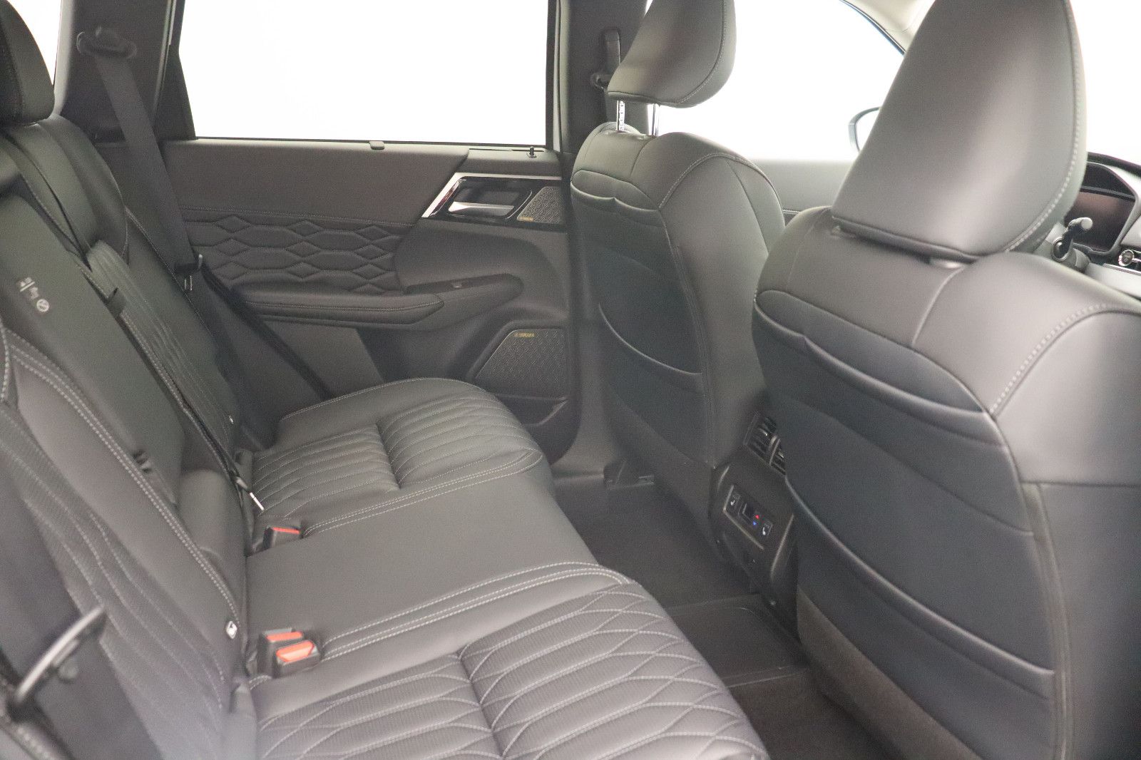 Fahrzeugabbildung Mitsubishi Outlander 2.4 PHEV Top 4WD