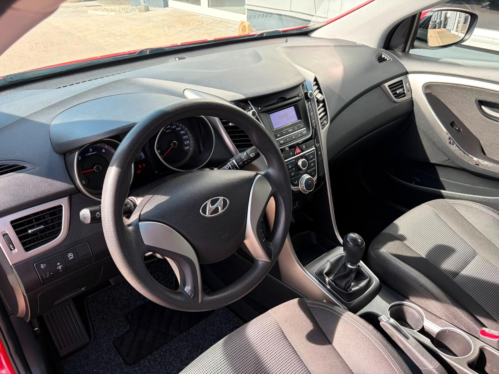 Hyundai i30 2015 — photo 12