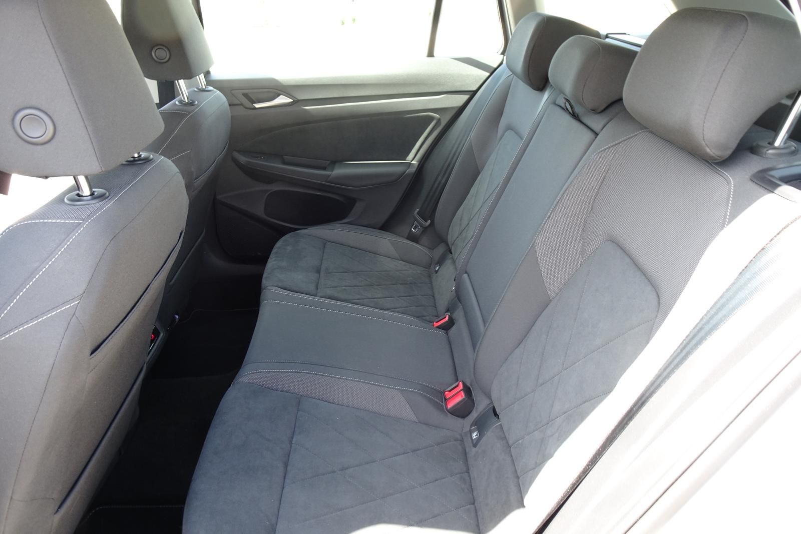 Fahrzeugabbildung Volkswagen Golf Var. STYLE 1.5l eTSI 96kW DSG LED Navi