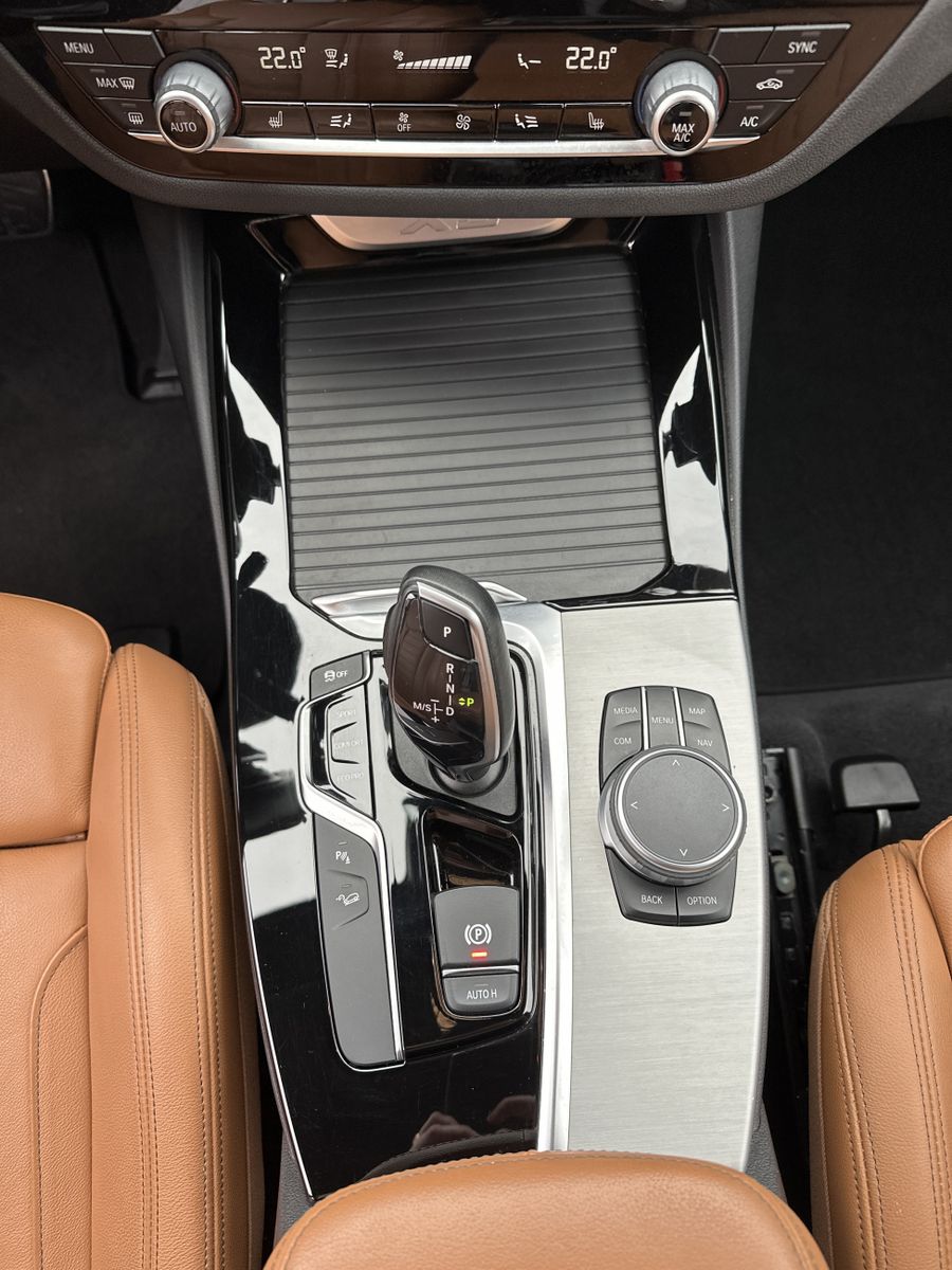 Fahrzeugabbildung BMW X3 xDrive30d M-Sport NAV+LED+HEAD-UP+DIGDISPLAY