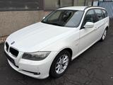BMW 320 *TOURING*NAVI*PDC*AHK*KLIMA* - BMW 320 aus 2011: Kombi