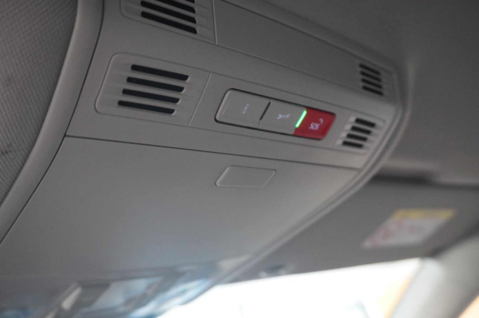 Fahrzeugabbildung Volkswagen Passat Vari. 2.0 TDI R-LINE 4M NAVI/KAMERA/AHK