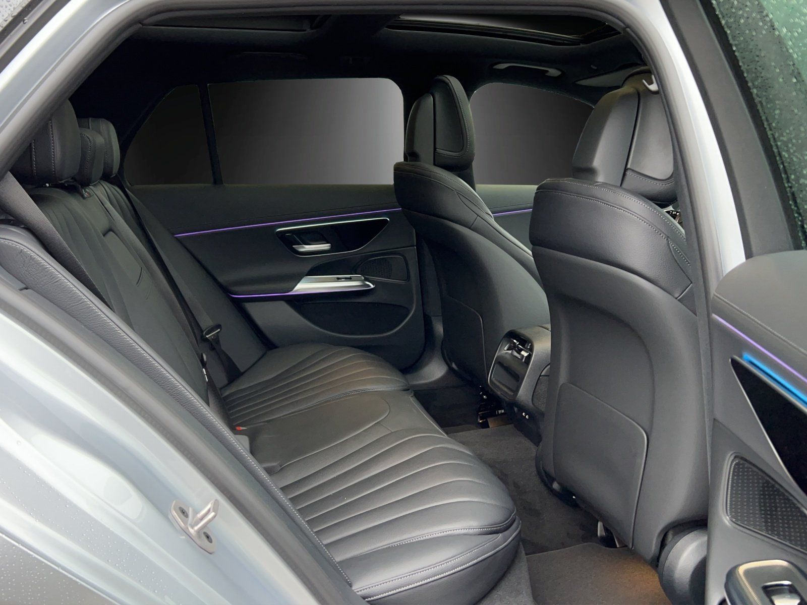 Fahrzeugabbildung Mercedes-Benz E 220 d T+AMG-Line+AHK+PSD+DISTRONIC+Sitzklima
