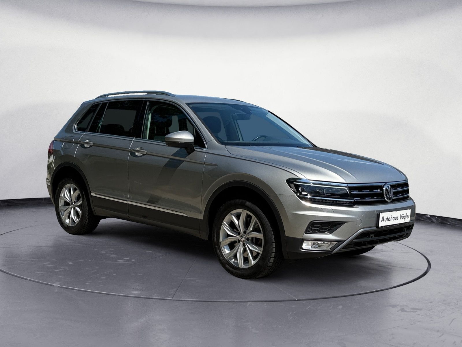 Tiguan 2,0 TSI Highline 4x4 Navi LED AHK