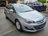 Opel Astra J Sports Tourer Selection *1-Hand* - Opel Astra mit Diesel-Antrieb: Kombi, Sports Tourer Selection