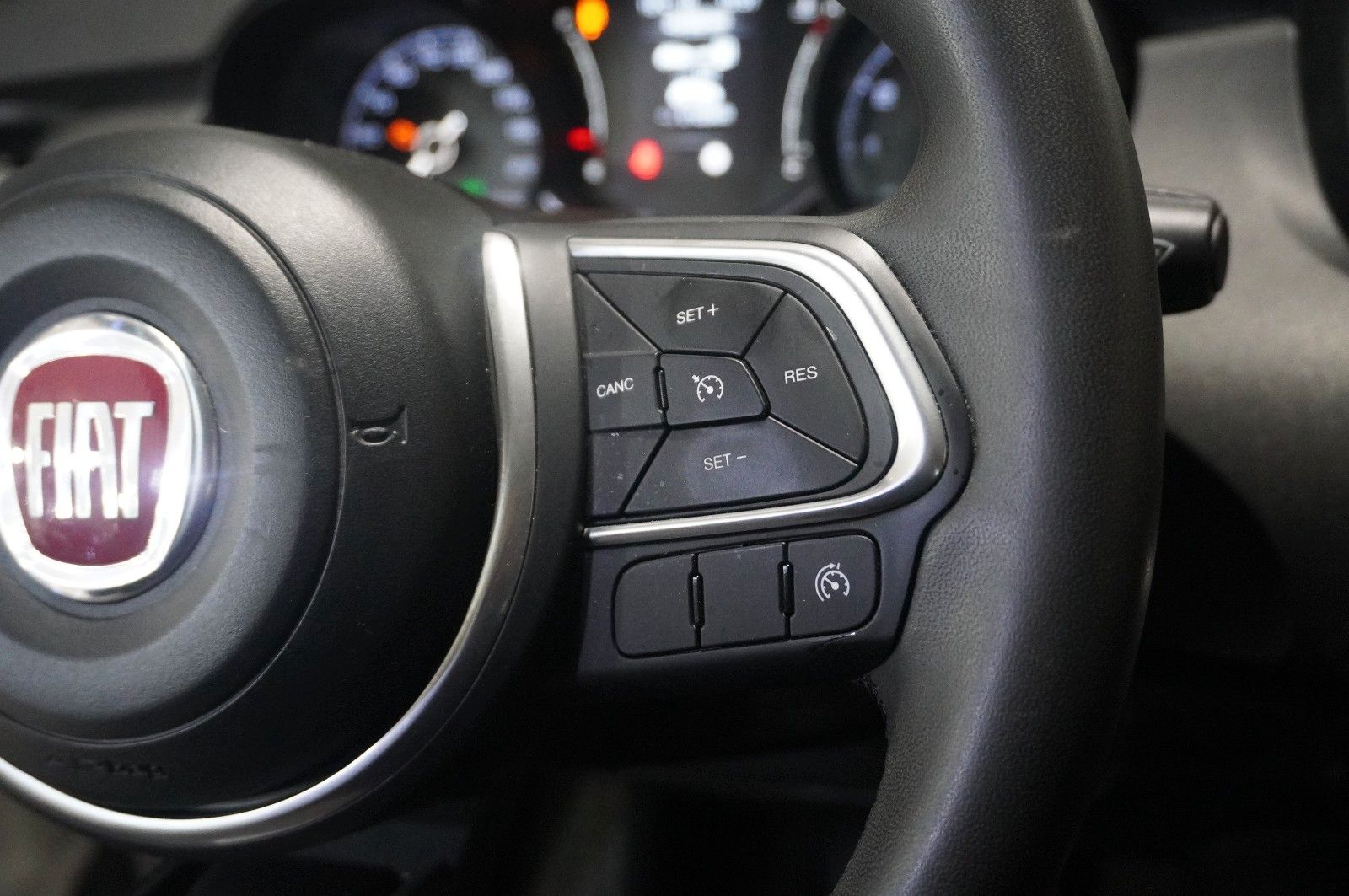 Fahrzeugabbildung Fiat 500X 1.3T CROSS DCT NAVI/LED/PDC/SPORT/TEMP/DAB+