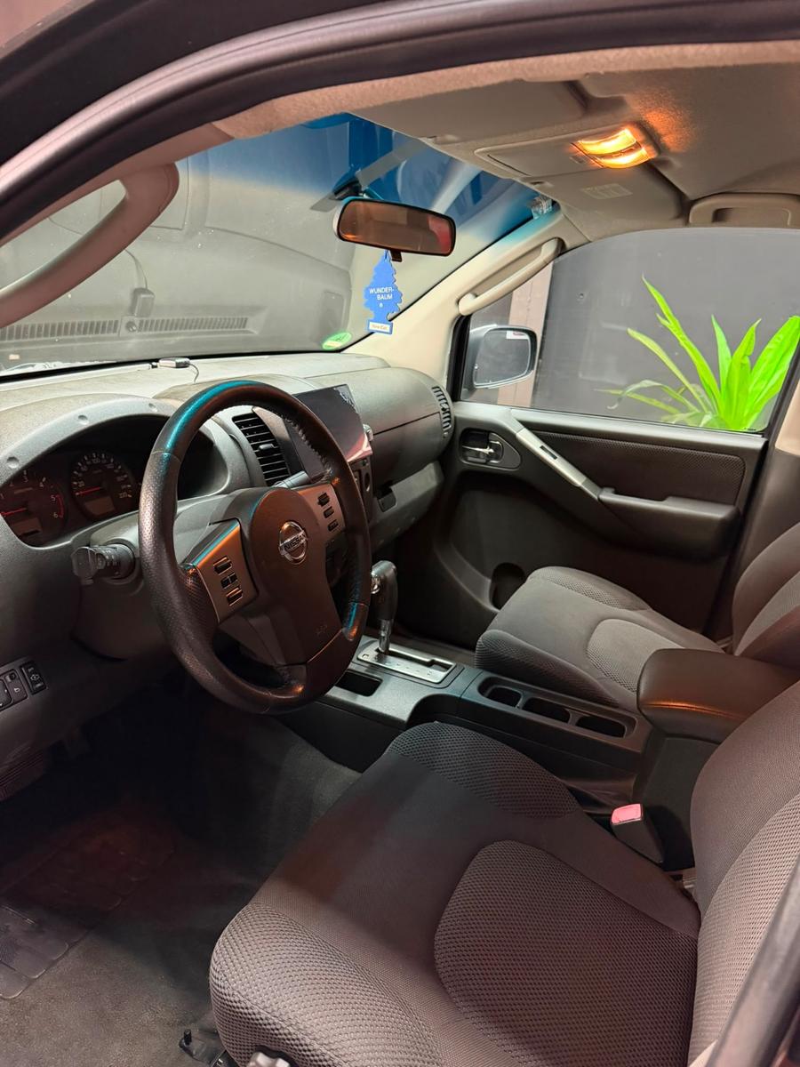 Nissan Navara Double Cabine SE 4x4 | 171 ch | BVA | Double cabine | Phares bi-xénon | Sièges chauffants | GPS | Attelage amovible