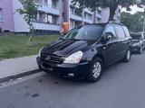 Kia Carnival - Kia Carnival aus 2007 mit Diesel-Antrieb