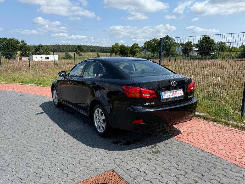 Lexus IS 220