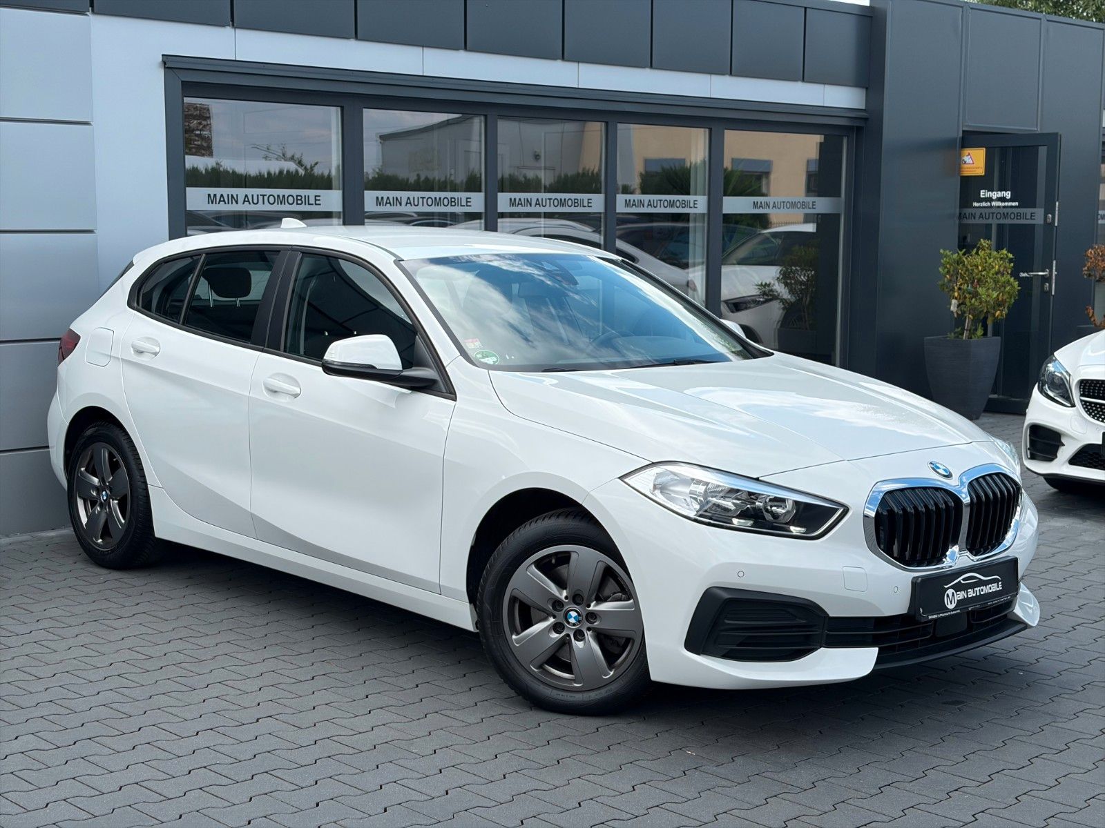 BMW 118 i Limo Advantage*Navi*CarPlay*Einparkhilfe*