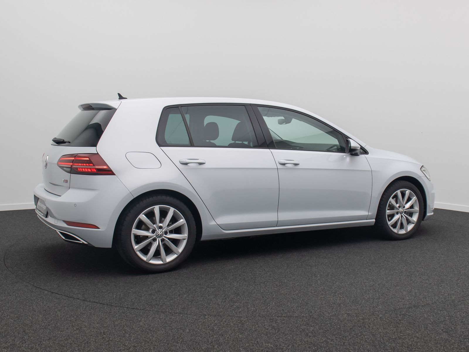 Fahrzeugabbildung Volkswagen Golf Highline PDC ACC Massage HiFi Sportsitz LM