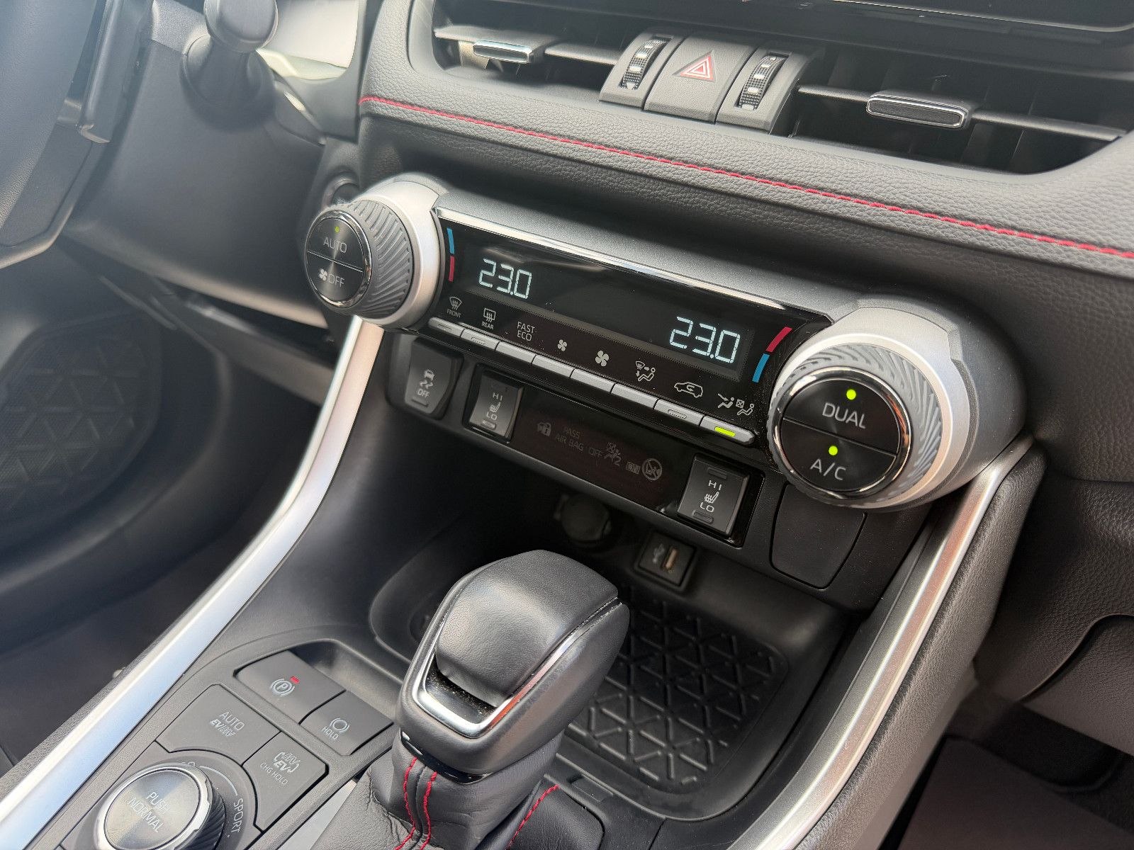Fahrzeugabbildung Suzuki Across 2.5 Plug-In Hybrid Comfort+ E-Four/ACC/