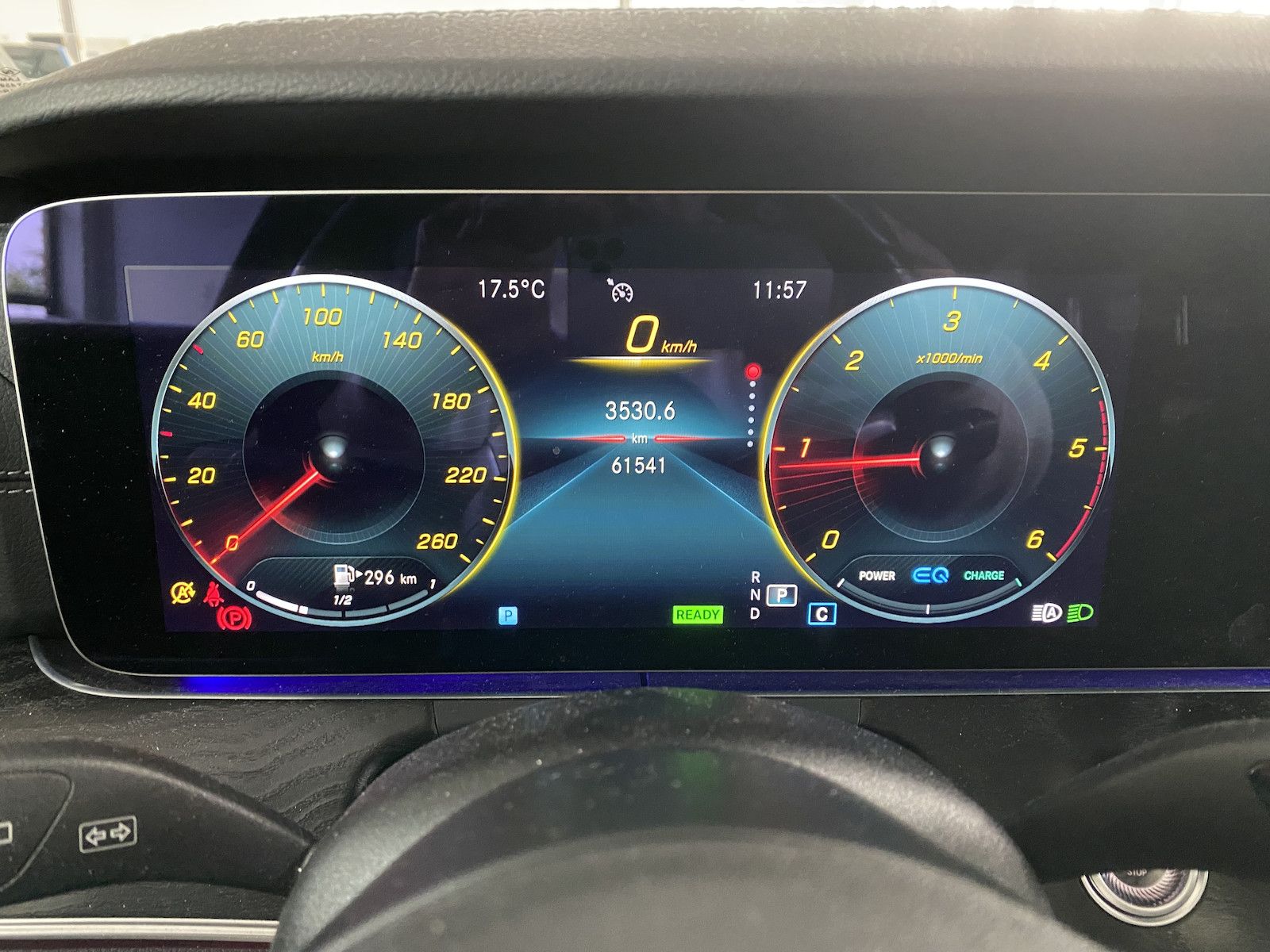 Fahrzeugabbildung Mercedes-Benz E 220 d T AMG/PANO/STHZG/´20/DIS/BUR/AHK/