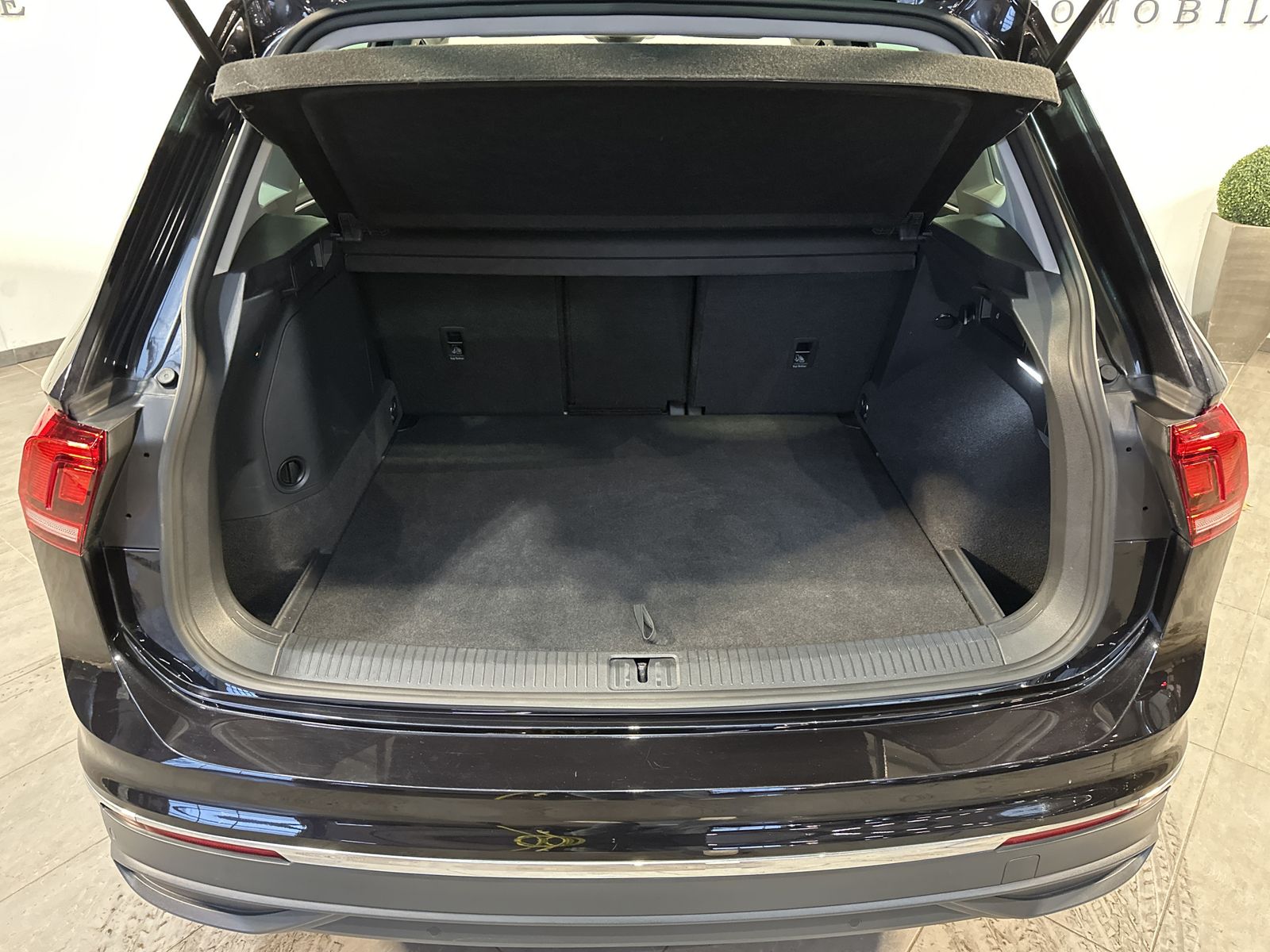 Fahrzeugabbildung Volkswagen Tiguan 1.4 eHybrid Life NAV+LED+AHK+KAM+VCOCK+PP