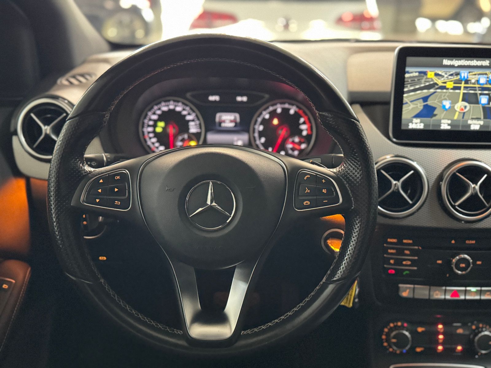 Fahrzeugabbildung Mercedes-Benz B 200 7G-DCT SPORTPAKET URBAN AMG NIGHT COMAND