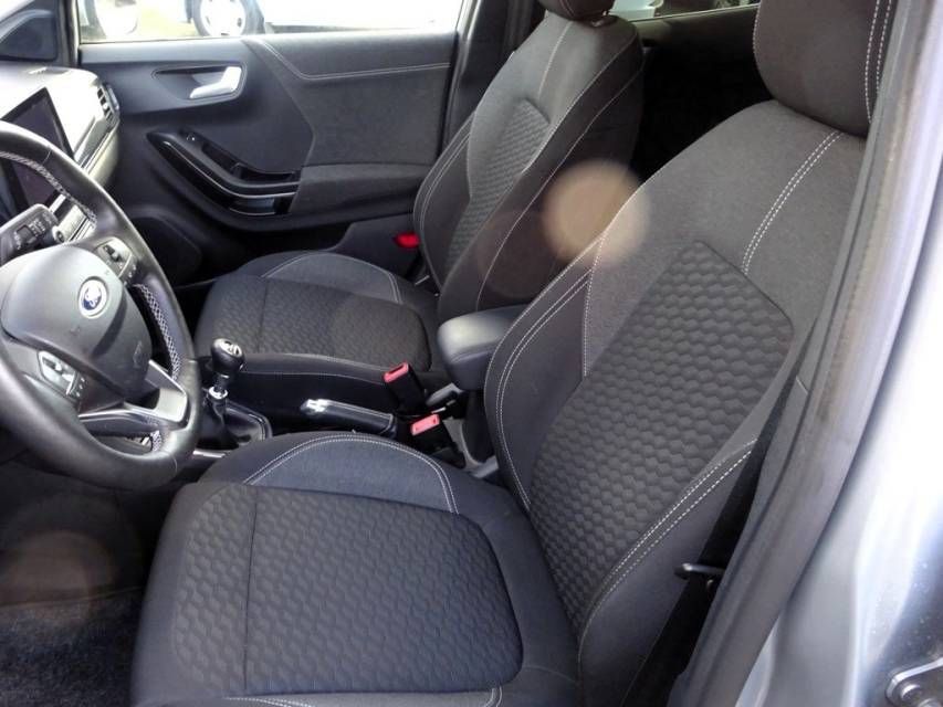 Fahrzeugabbildung Ford Puma 1.0 EcoBoost Mild Hybrid Titanium