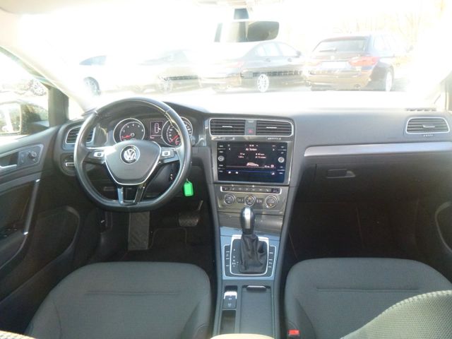 Fahrzeugabbildung Volkswagen Golf VII Variant 1.5 TSI Comfortline>AUT/AHK/NAV