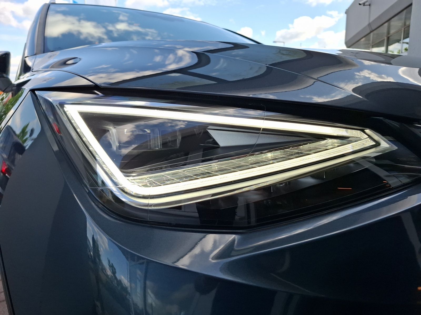 Fahrzeugabbildung SEAT Arona TSI FR-Line DSG LED Navi AID ACC RFK SH LM