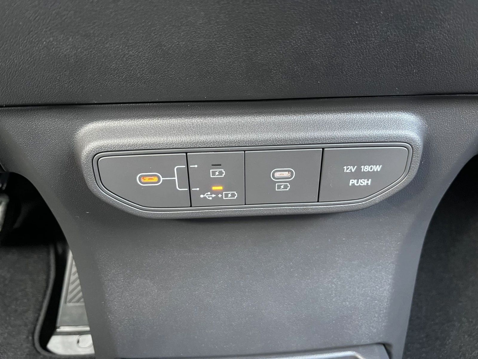 Fahrzeugabbildung Kia EV5 Kamera Totwinkel Ambiente LED Sound uvm.