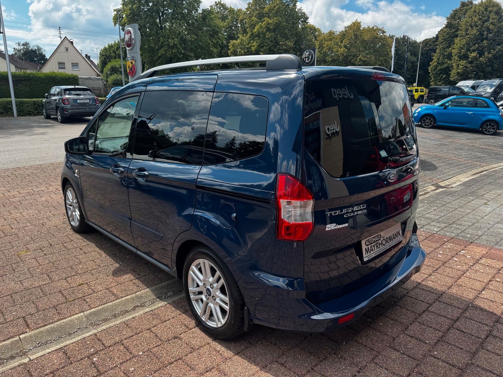 Fahrzeugabbildung Ford Tourneo Courier Titanium Sitzheizung Klima