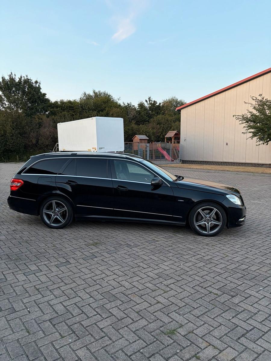 Mercedes-Benz E220 2011 — photo 7
