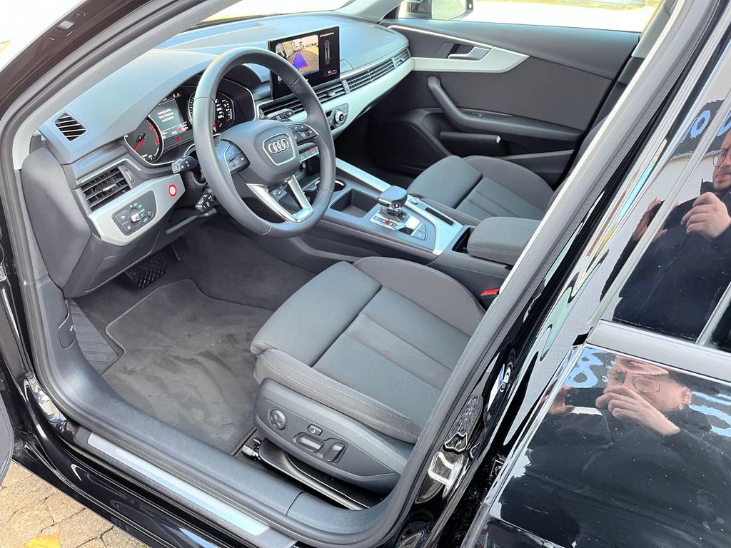 AUDI A4 2024