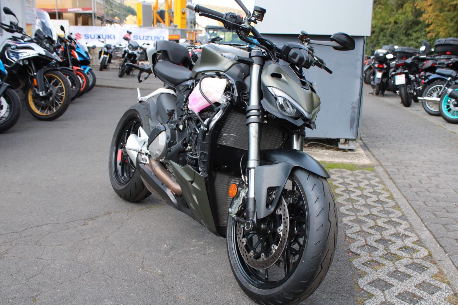 Ducati Streetfighter V2 grün