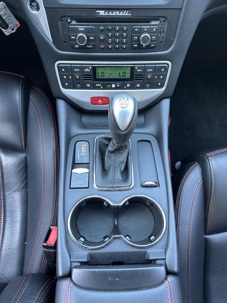Fahrzeugabbildung Maserati GranTurismo S 4.7 V8 NAV+XEN+TEMPOMAT+2HD+20ZOLL