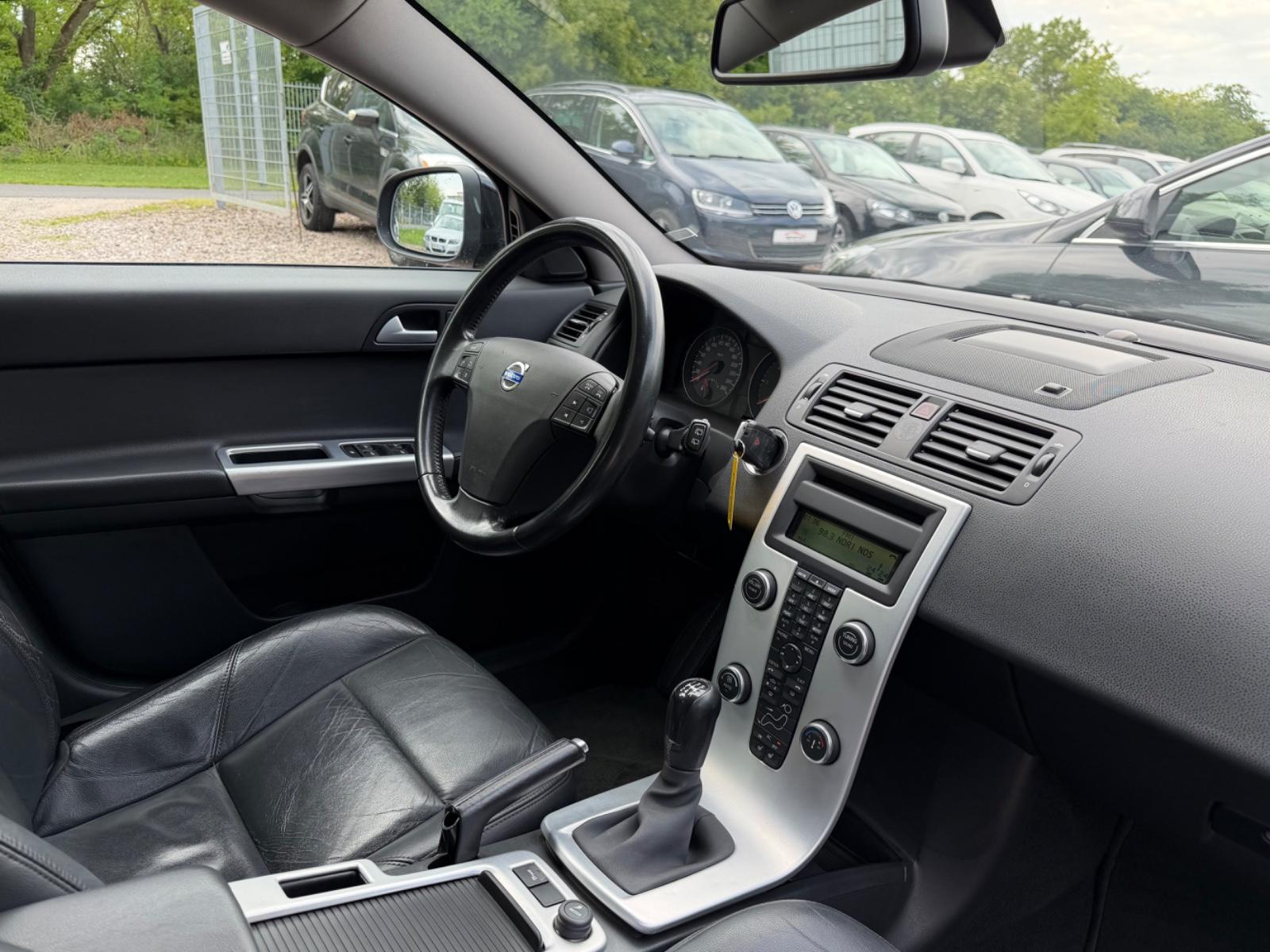 Volvo V50 2010 — photo 11