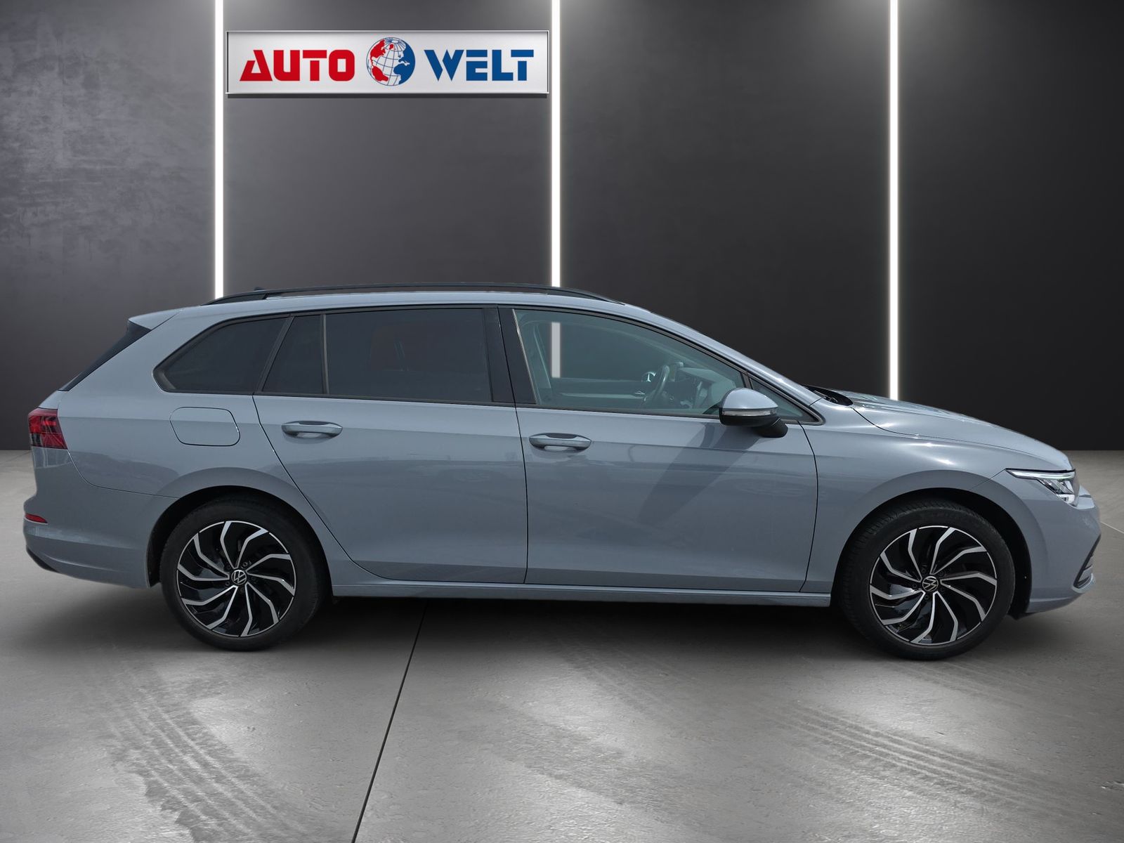 Volkswagen Golf VIII Kombi 1.0 TSI AAC LED VC SHZ Navi PDC imagem 3