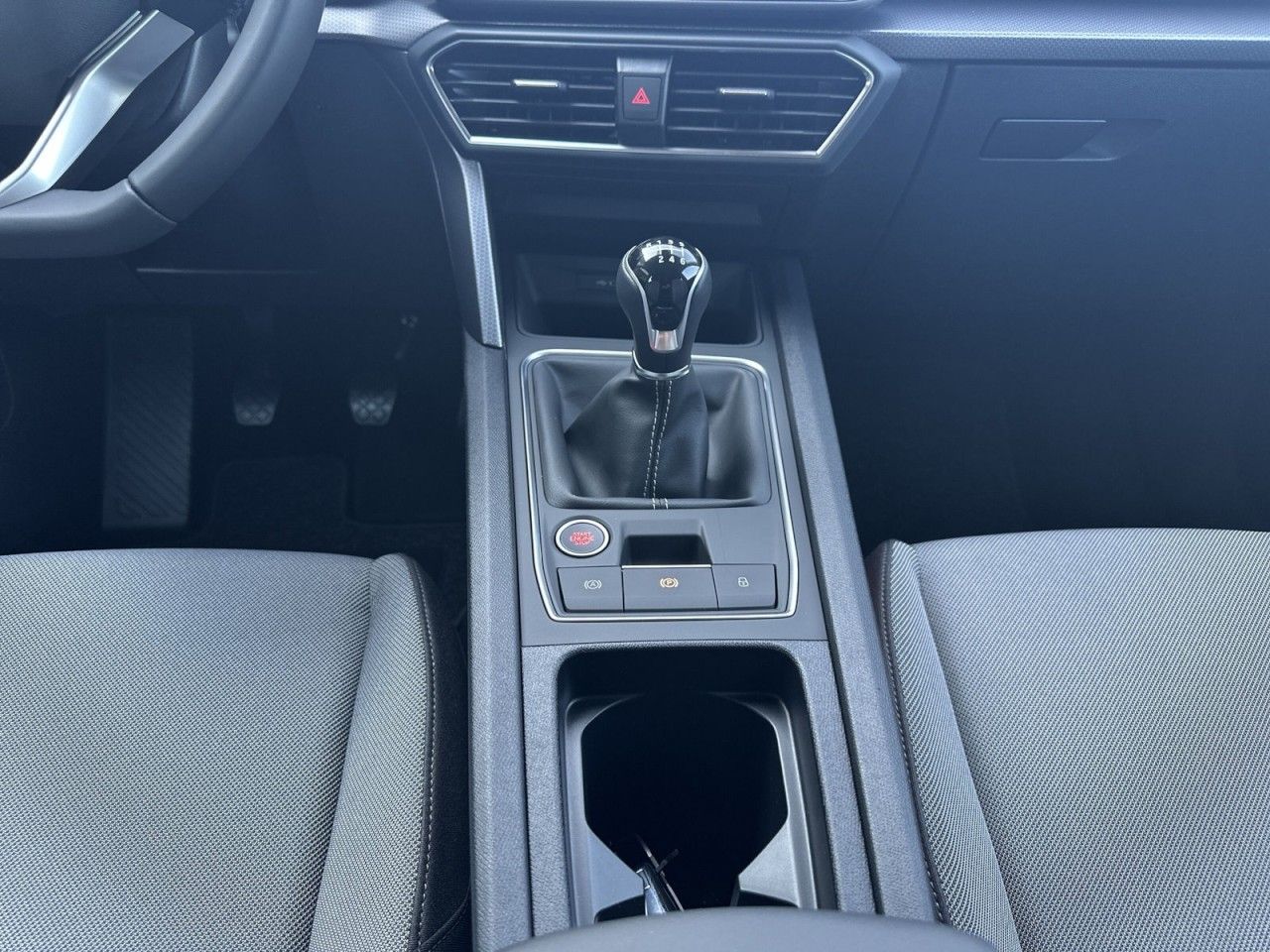 Fahrzeugabbildung SEAT Leon ST Road Edition 1.5 TSI 116 PS 6-Gang
