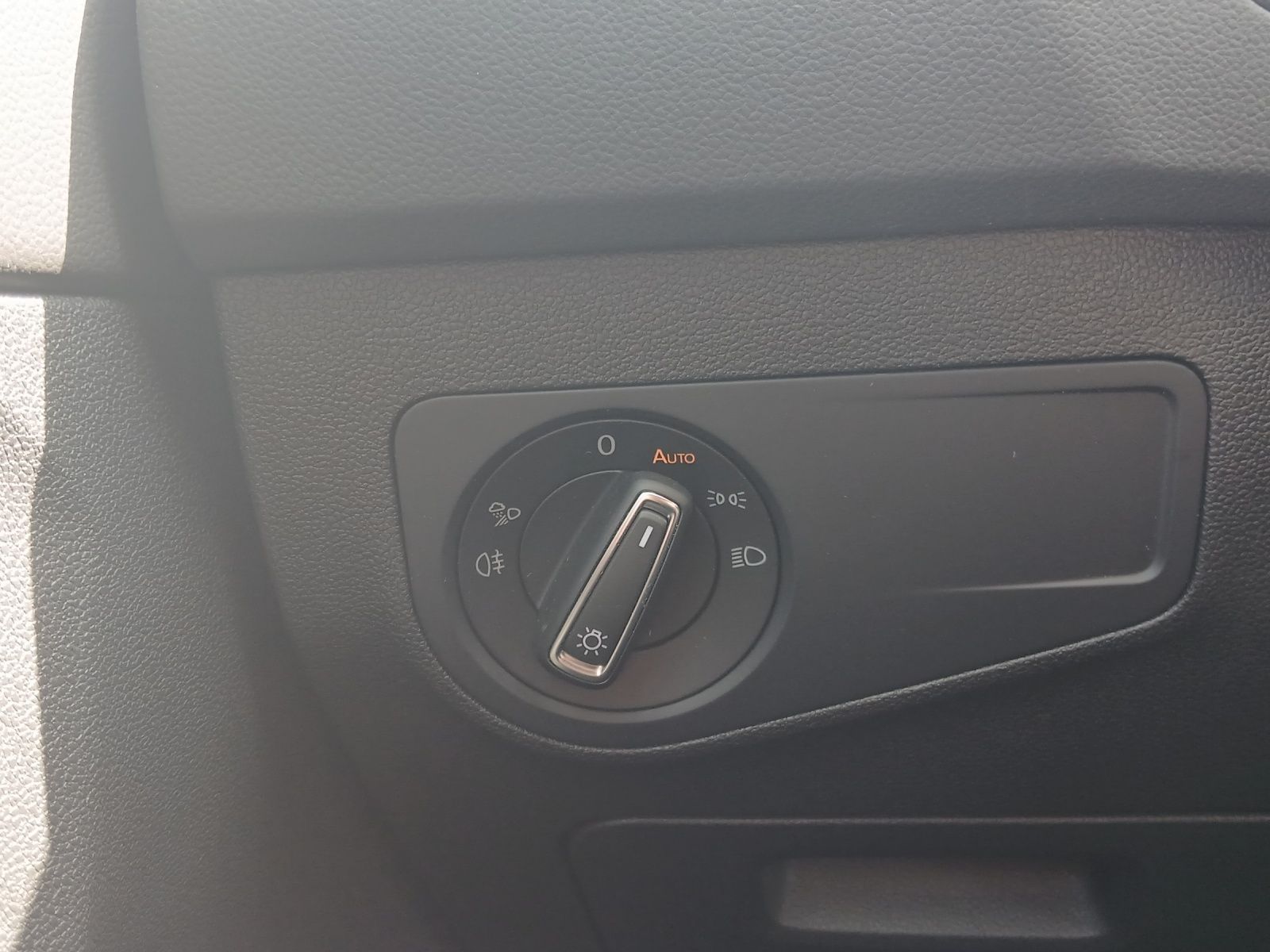 Fahrzeugabbildung Volkswagen Tiguan TDI R-Line DSG 4M Matrix AHK Navi AID ACC