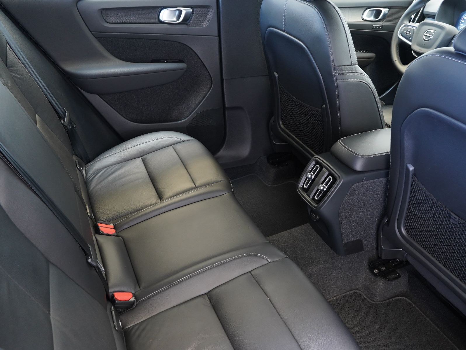 Fahrzeugabbildung Volvo XC40 B4 B Inscription LED/NAVI/ACC/LEDER/360°