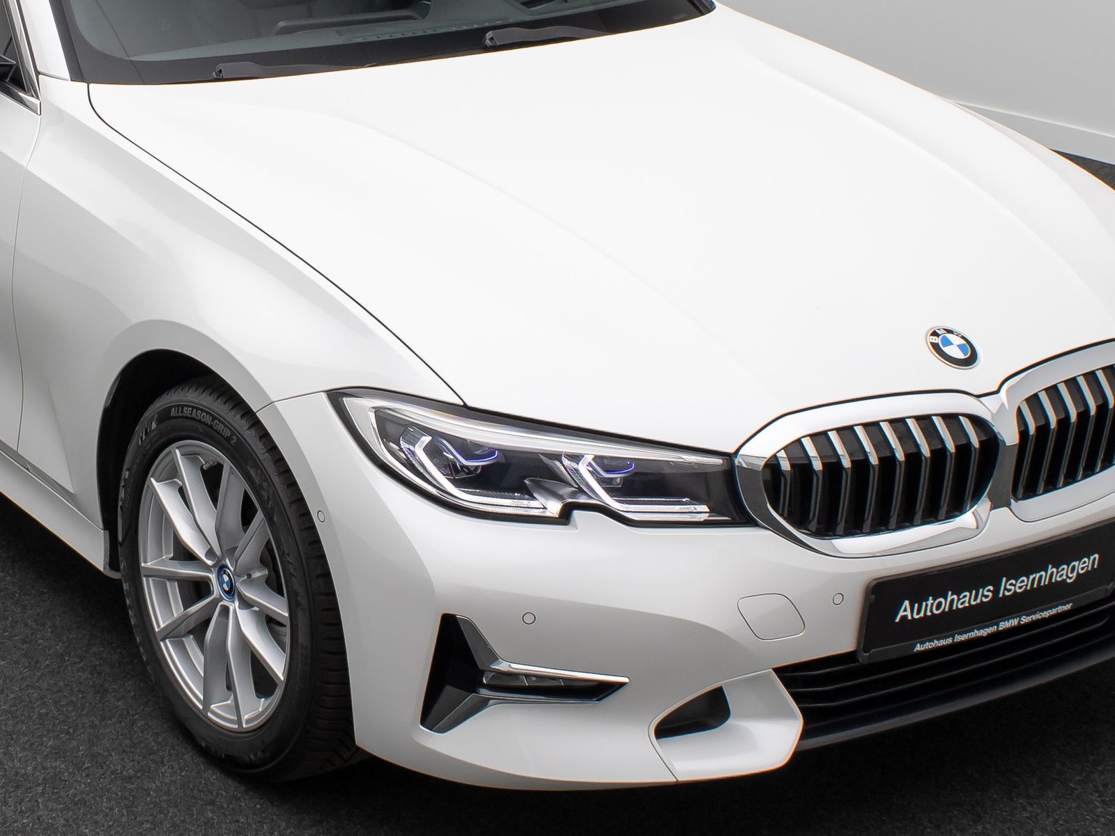 Fahrzeugabbildung BMW 320i Luxury Line Laser HUD Panorama Alarm AHK Hi