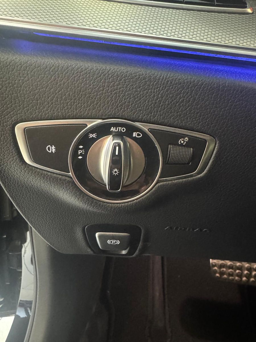Fahrzeugabbildung Mercedes-Benz E 400 T-Modell 4Matic/LED/PANORAMA/AMG-LINE/NAVI