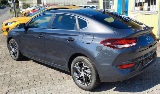 Hyundai i30 1.0 T- FASTBACK-LED-SHZ-LHZ-ALU-NAVI+APP 8"D