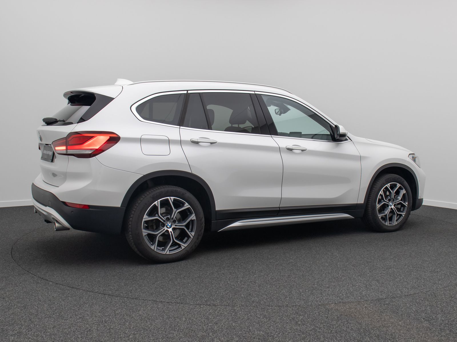 Fahrzeugabbildung BMW X1 sD20d xLine Navi+HUD Kamera DAB AHK Sportsitz