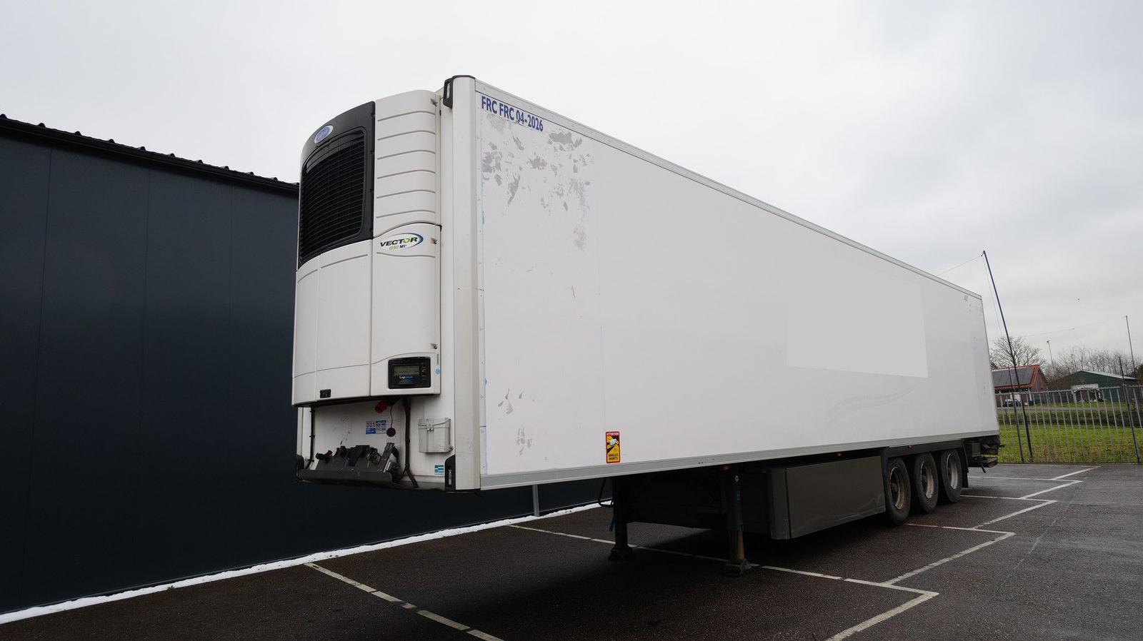 Lamberet 3 AXLE FRIGO TRAILER WITH CARRIER VECTOR 1950 MT