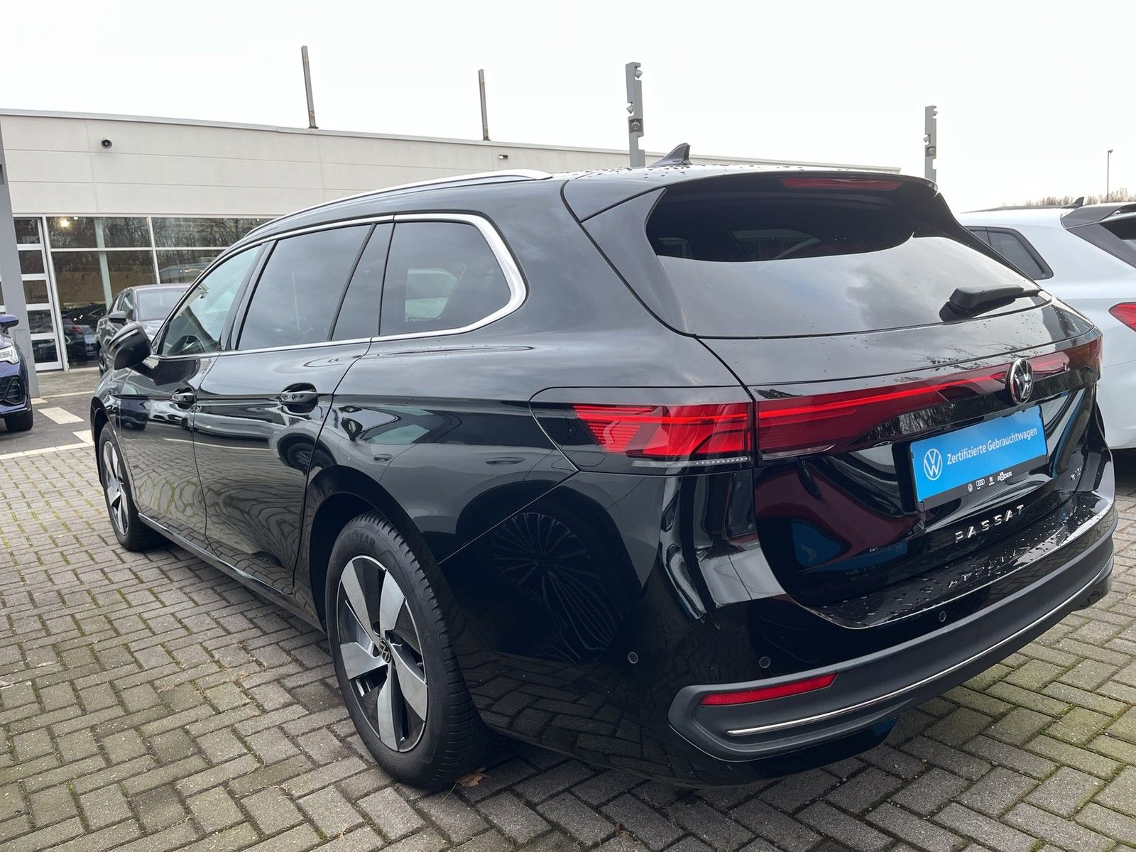 Volkswagen Passat Variant 1.5 eTSI Business Navi AHK 360° foto 2