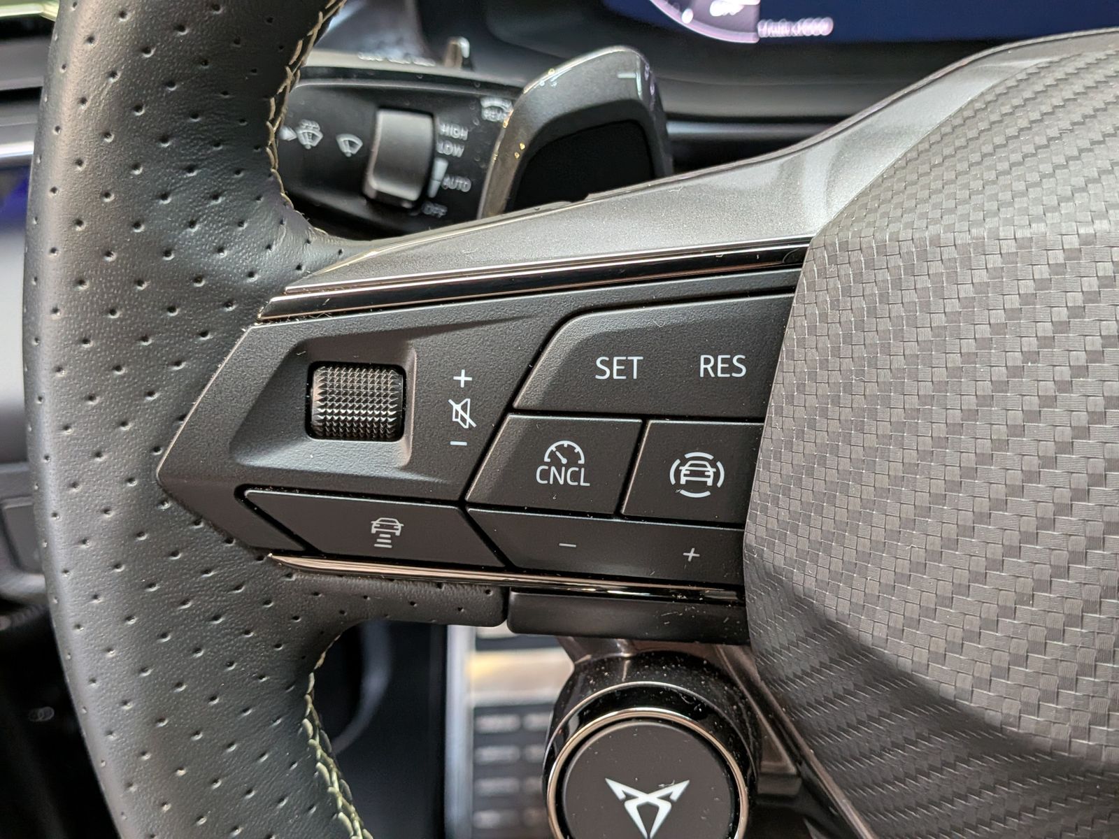 Fahrzeugabbildung CUPRA Terramarr 1.5 eTSI Tribe Sennh Matrix HUD AHK 20