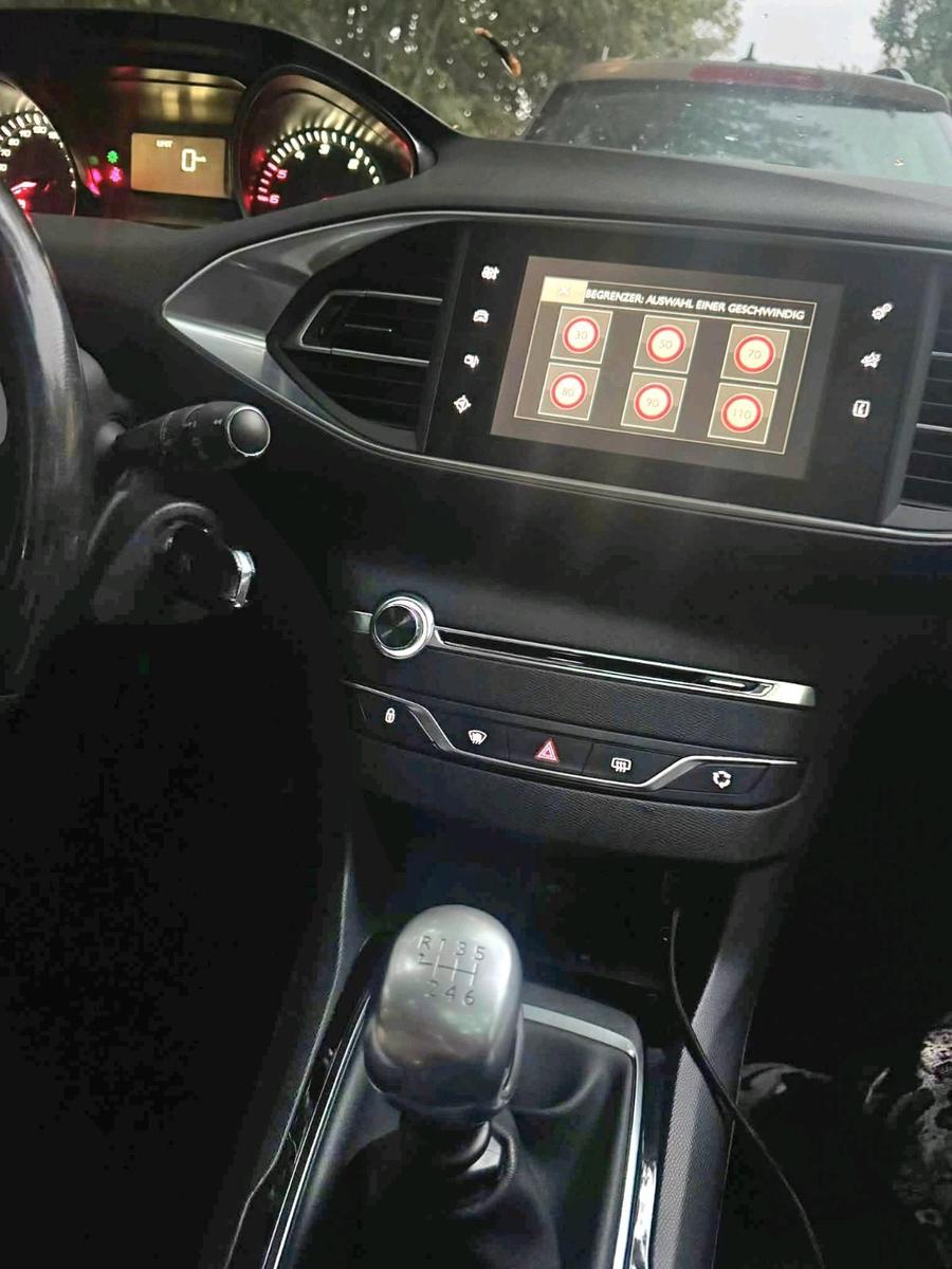 Peugeot 308 2015 — photo 11