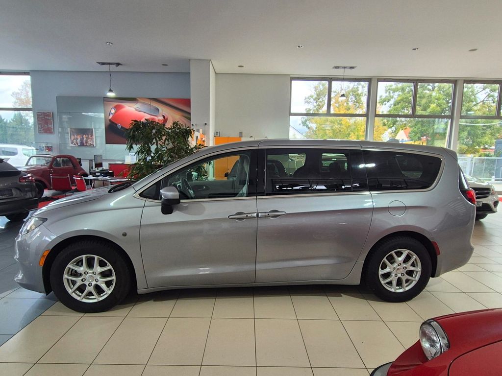 Image of Chrysler Pacifica