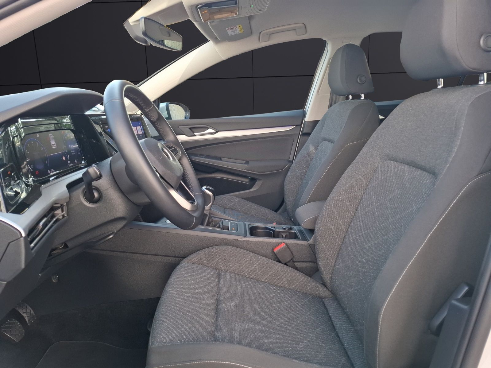 Fahrzeugabbildung Volkswagen Golf VIII TSI Kamera ACC Navi LED