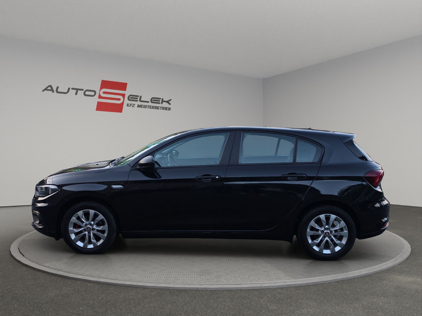 Fahrzeugabbildung Fiat Tipo Street NAVI SHZ PDC