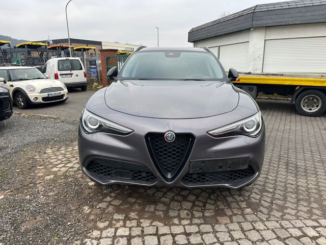 Alfa Romeo Stelvio B-Tech Q4 Navi pdc sound